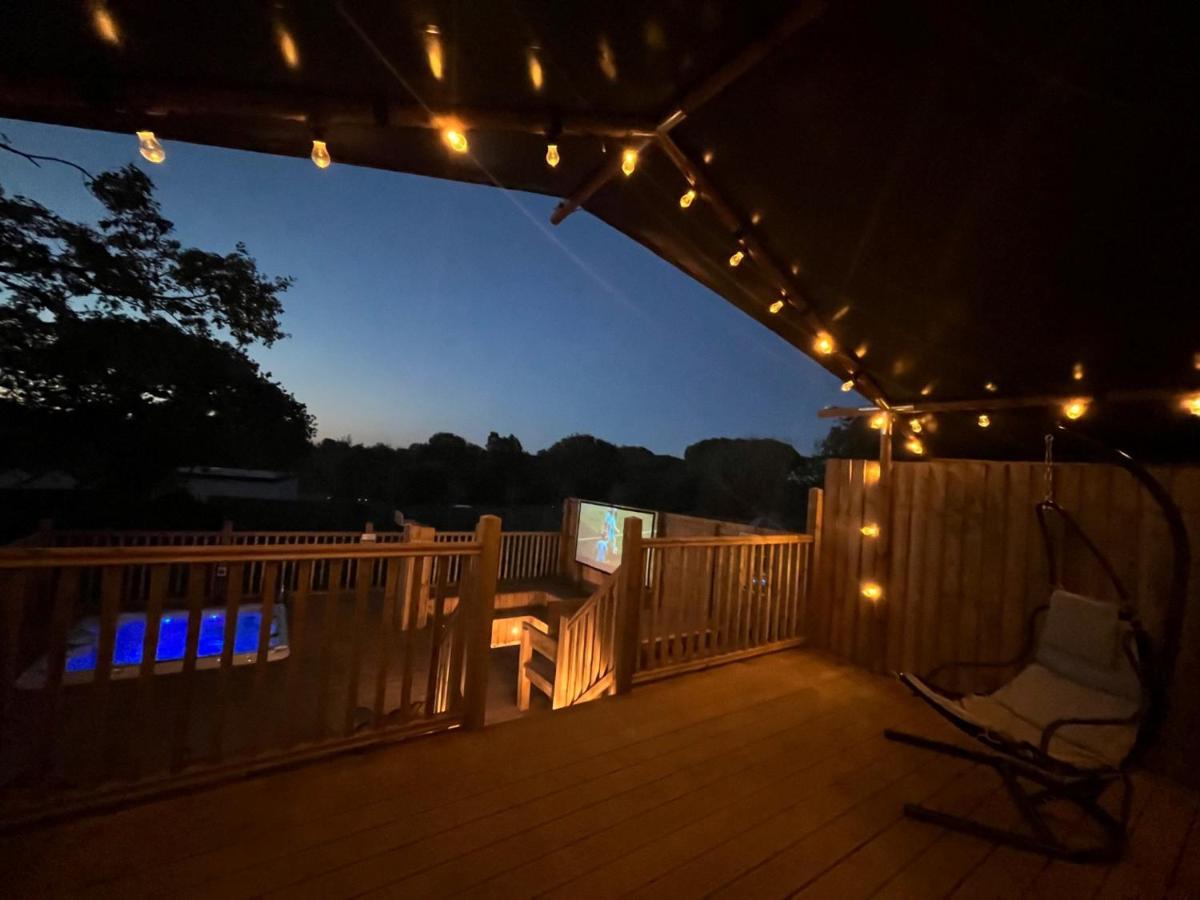 Aladdin Safari Tent United Kingdom Buitenkant foto