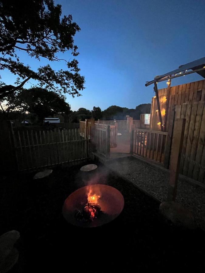 Aladdin Safari Tent United Kingdom Buitenkant foto